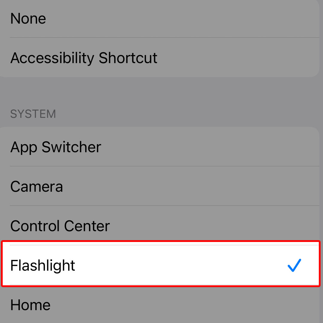 turn iphone14 flashlight on 3