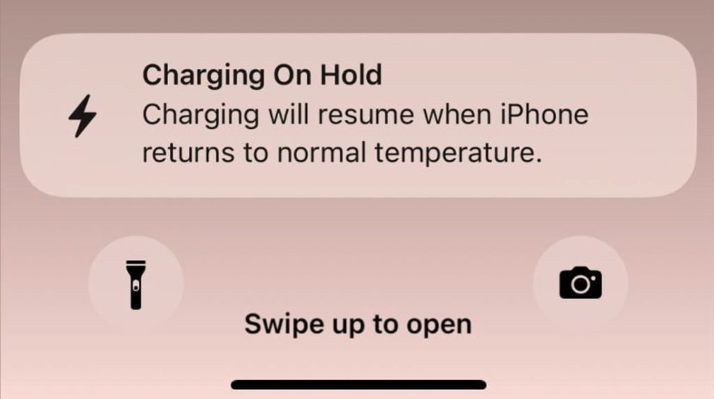 What to do if your iPhone 14 is charging intermittently? 1 iphone14 intermittent charging issue featured