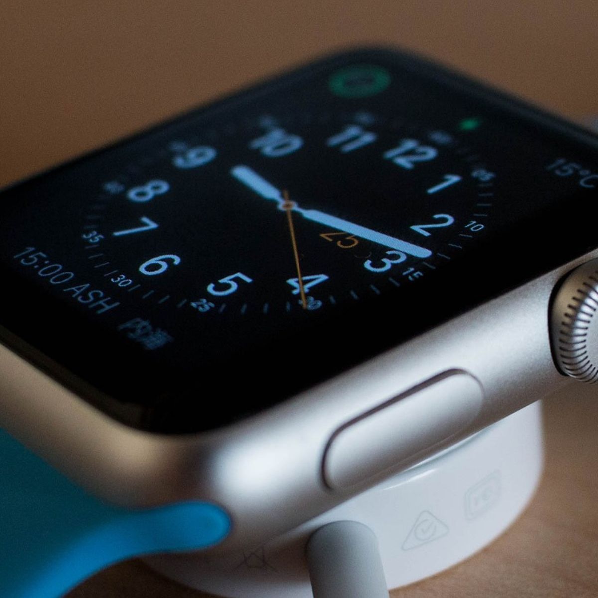 Clean Apple watch sensors